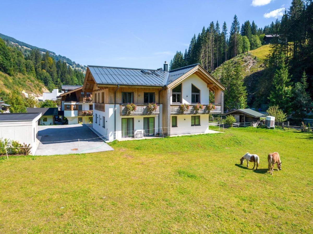 Spacious With Sauna Chalet Saalbach-Hinterglemm